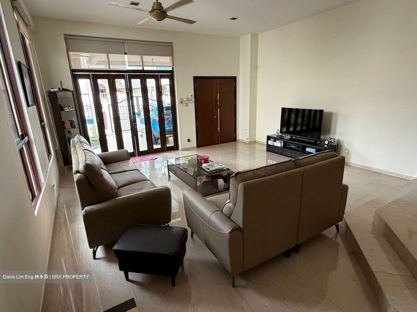 Phillips Avenue (D19), Semi-Detached #572263141